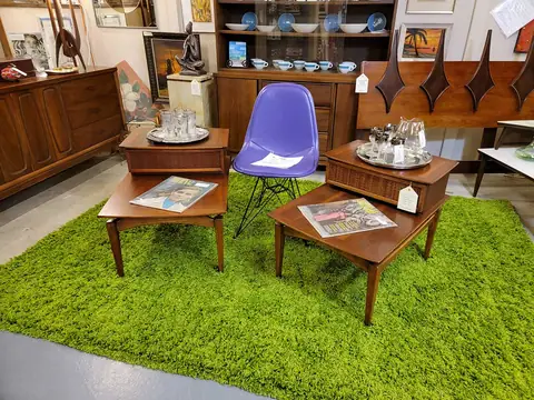 Walnut coffee tables and a purple shell chair on a green rug at Picker Joe's Antique Mall in Savannah, GA