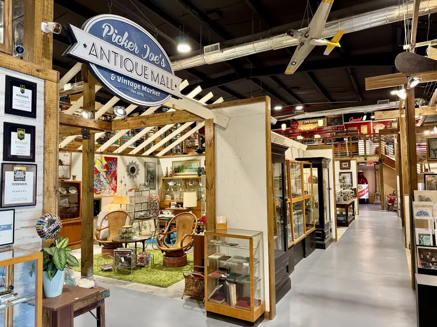 Picker Joe's entrance sign at the new location