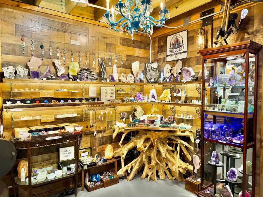 Rocks, crystals and minerals at Picker Joe's Antique Mall in Savannah, GA